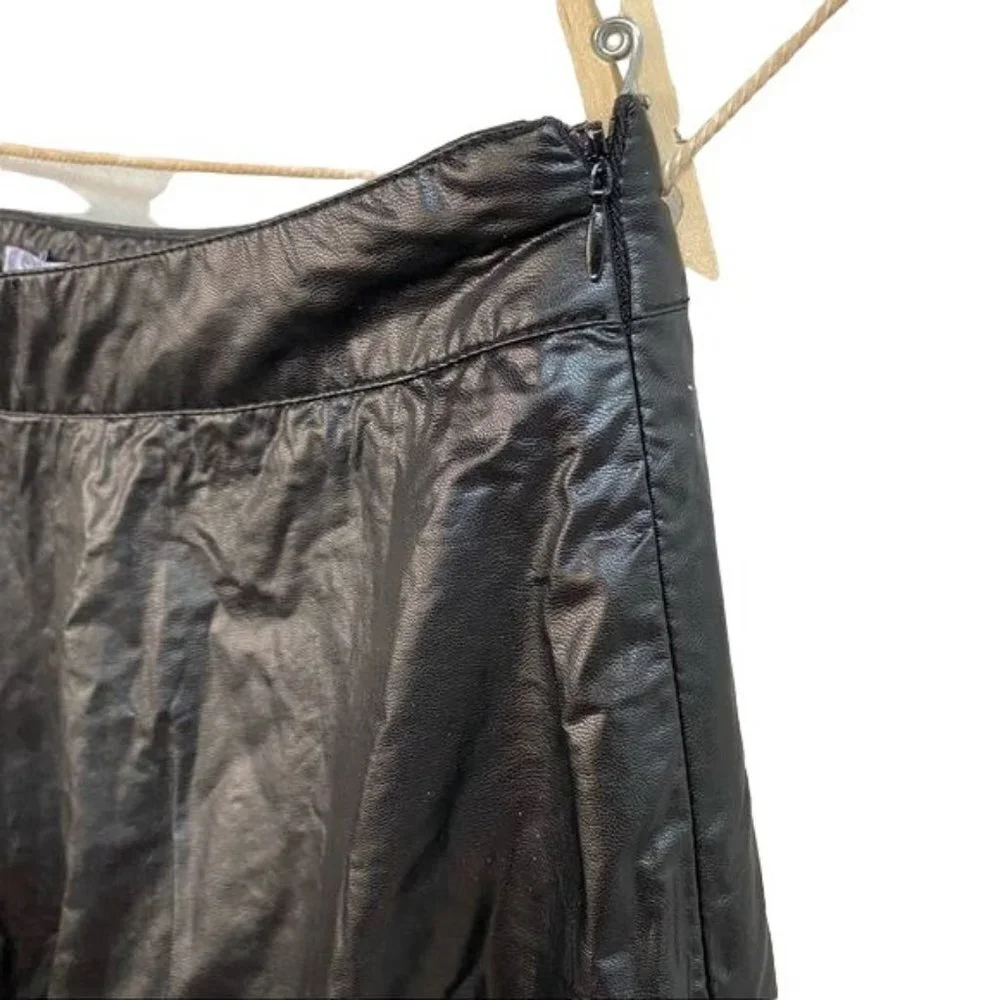 Sans Souci Star Studded Black Metal Vegan Leather Skirt Size L - Picture 11 of 12